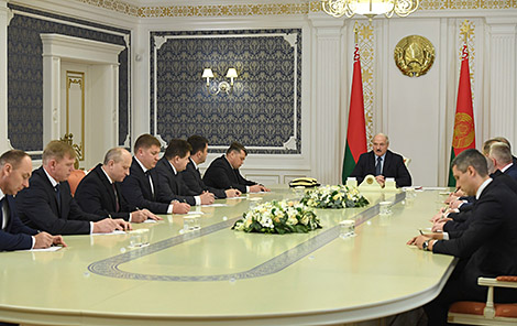 Belarus president gives directives to newly appointed municipal administrators