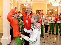 Alexander Lukashenko congratulated Darya Domracheva on winning a gold medal in the 2014 Sochi Olympics 10K Women’s Pursuit