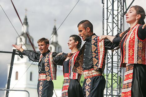 Ансамбль армянского танца и песни 