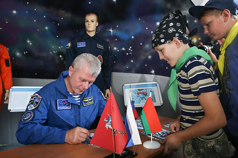 Oleg Novitsky’s autograph signing session