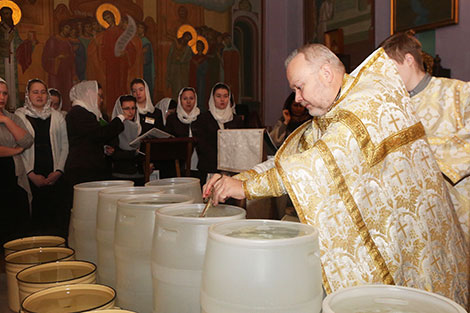 Belaursians celebrate Epiphany in the Holy Nativity of the Mother of God Convent in Grodno