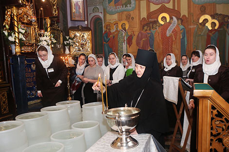 Belaursians celebrate Epiphany in the Holy Nativity of the Mother of God Convent in Grodno