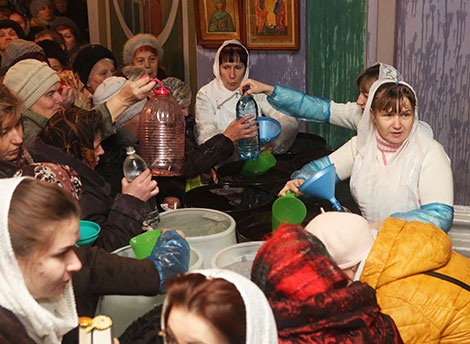 Belaursians celebrate Epiphany in the Holy Nativity of the Mother of God Convent in Grodno