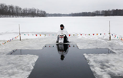 Orthodox believers take ice plunges in Vitebsk District