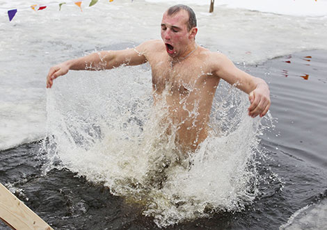 Orthodox believers take ice plunges in Vitebsk District