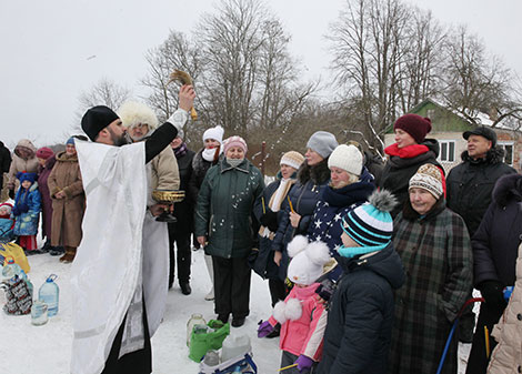 Orthodox believers take ice plunges in Vitebsk District