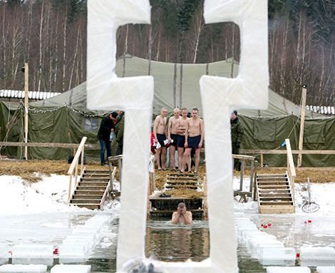 Soldiers of Special Operations Forces take ice plunges for Epiphany