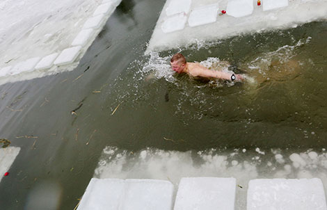 Soldiers of Special Operations Forces take ice plunges for Epiphany