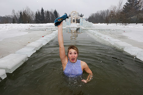 Soldiers of Special Operations Forces take ice plunges for Epiphany