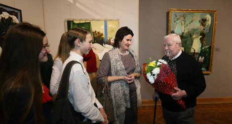 Leonid Shchemelev accepts congratulations