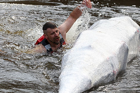 The kayaking coach Vasily Kalach presents a self-made kayak