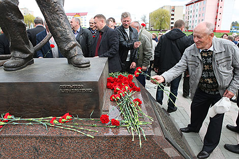 Memorial to Chernobyl liquidators unveiled in Khoiniki