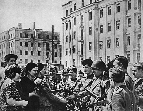 ‘We have returned from Berlin!' Minsk welcomes Soviet soldiers in 1945