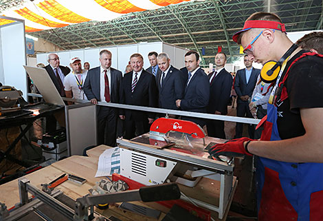 Prime Minister of Belarus Andrei Kobyakov visits WorldSkills Belarus 2018