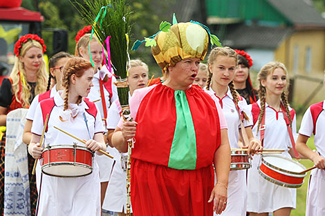 Tomato Boom carnival procession