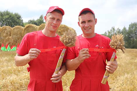 The team of the senior harvester operator Leonid Alekseyenko and his assistant Pavel Khonyak