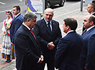 Alexander Lukashenko and Petro Poroshenko before the plenary session