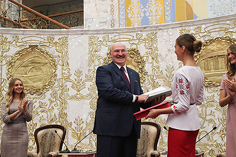 Lukashenko meets with BRSM Youth Union core group in the Palace of Independence