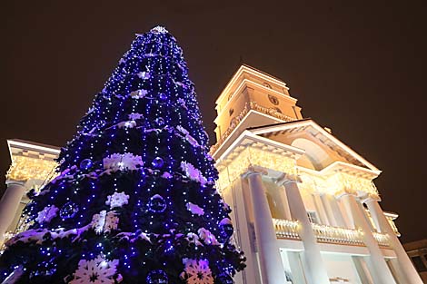 Alley of alternative Christmas trees, Father Frost’s ice estate and fairytale characters parade: Belarus readies to usher in New Year