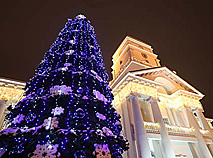 Alley of alternative Christmas trees, Father Frost’s ice estate and fairytale characters parade: Belarus readies to usher in New Year