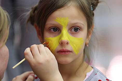 Belarus’ National Olympic Committee hosts New Year event for children