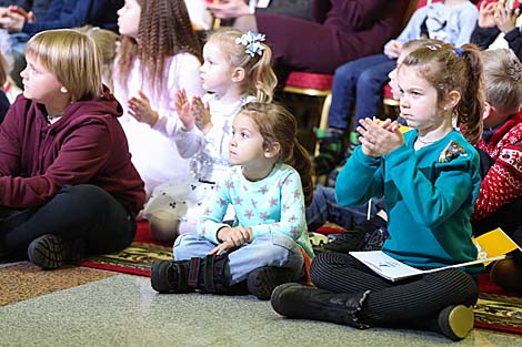 Belarus’ National Olympic Committee hosts New Year event for children