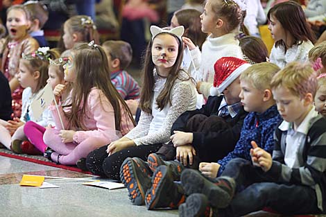 Belarus’ National Olympic Committee hosts New Year event for children