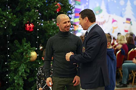 Belarus’ National Olympic Committee hosts New Year event for children