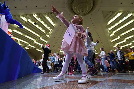 Belarus’ National Olympic Committee hosts New Year event for children	