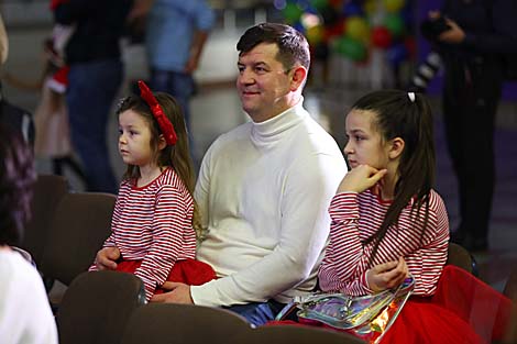 Belarus’ National Olympic Committee hosts New Year event for children