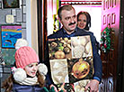 Viktor Lukashenko visits foster family in Glusk District to wish Happy New Year