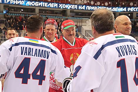 Alexander Lukashenko with players