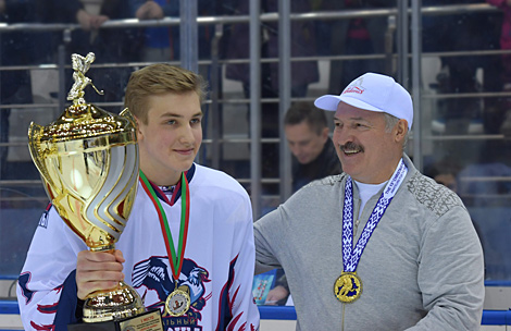 Alexander Lukashenko and Griffons player Nikolai Lukashenko