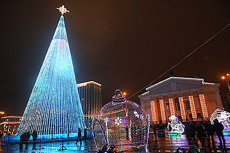 Новыя светлавыя кампазіцыі ўпрыгожылі Гомель