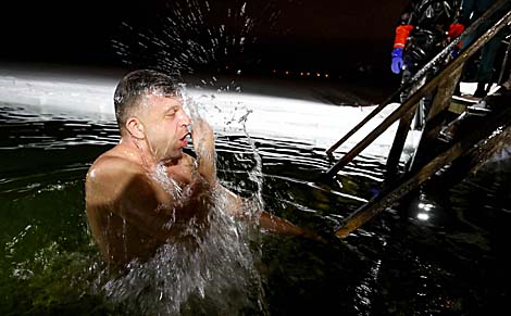 Belarusian dive into ice waters to celebrate Epiphany