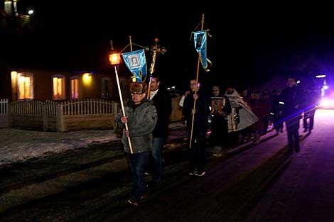 Belarusian dive into ice waters to celebrate Epiphany