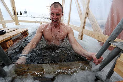 Belarusian dive into ice waters to celebrate Epiphany