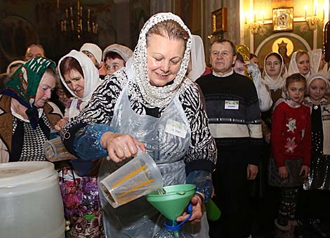 Orthodox believers came for consecrated water to the Convent of the Nativity of the Mother of God in Grodno