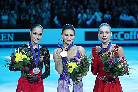 Alina Zagitova, Sofia Samodurova, Viveca Lindfors 