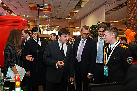 The expert council meets with the finalists of the competition