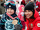 Nadezhda Skardino presents awards to winners of the Begoveloton children's tournament 