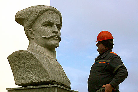 Vasily Chapayev bust in Grodno sent for restoration