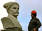 Vasily Chapayev bust in Grodno sent for restoration