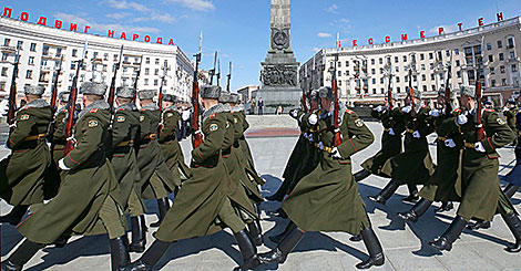 Federal Cancellor of Austria Sebastian Kurz lays a wreath at the Victory Monument in Minsk 