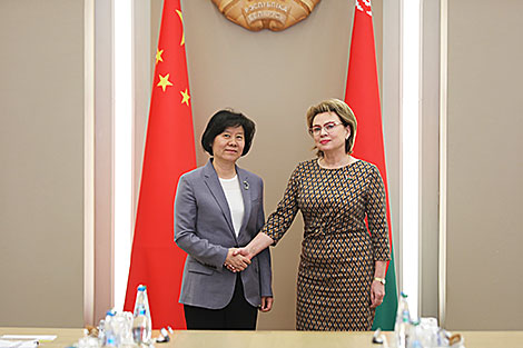 Vice Chairperson of the Council of the Republic Marianna Shchetkina and Deputy Chairwoman of the Standing Committee of the National People's Congress Shen Yueyue 