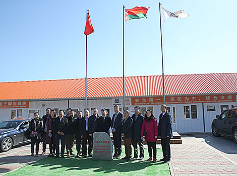 Chinese reporters visit the China-Belarus industrial park Great Stone