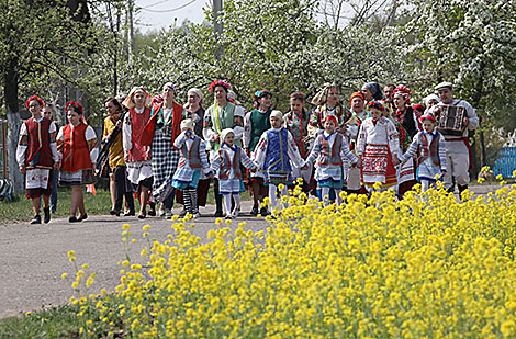 Walking the Sula rite (Gomel District) 