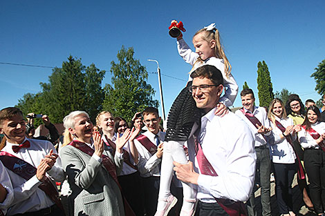 Апошні званок у Азерскай сярэдняй школе (Гродзенскі раён)