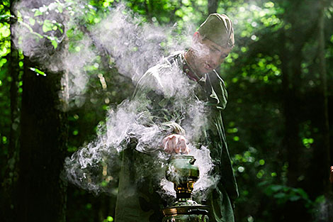 Reenactment of daily life of partisans in the Khovanshchina memorial complex