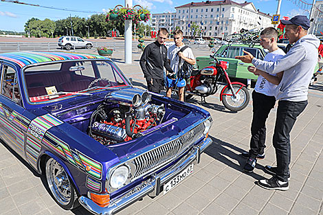 Vintage cars in the streets of Vitebsk